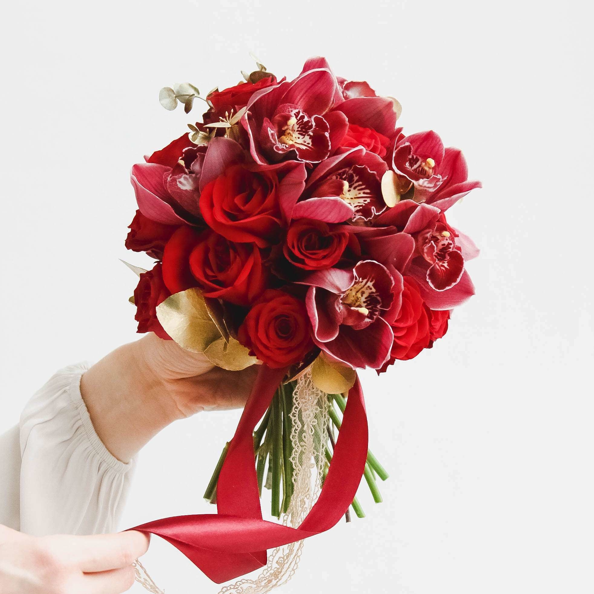 Свадебный букет из роз и орхидеи RED GOLD