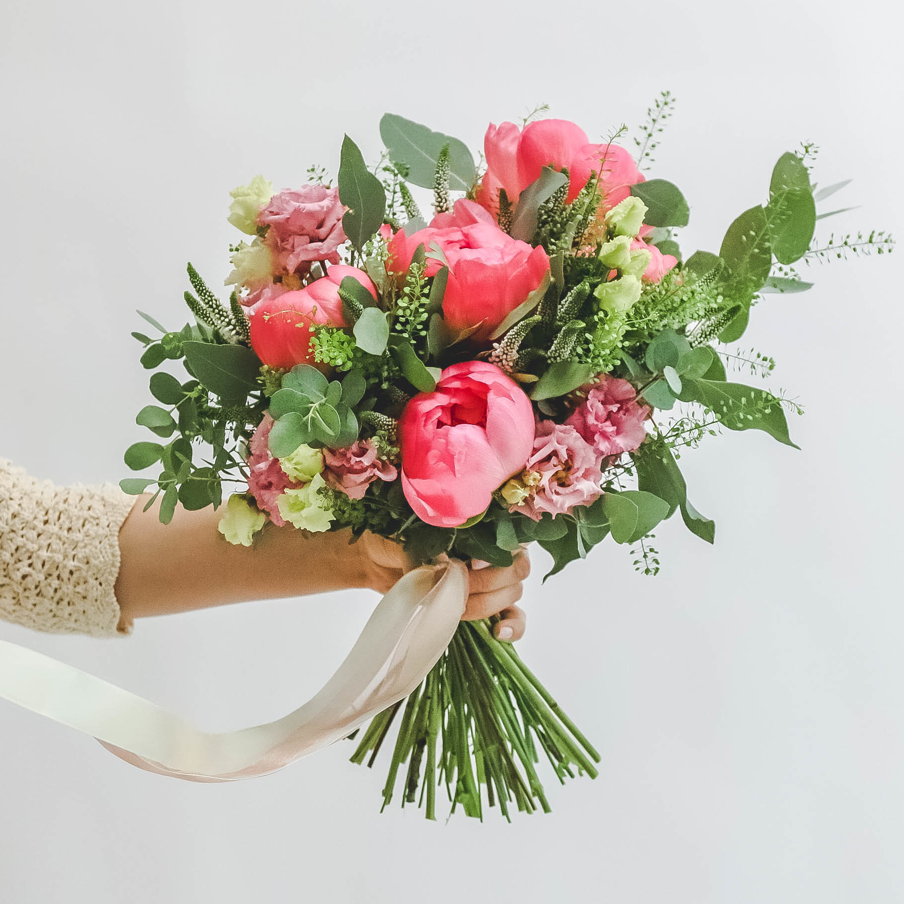 Букет из пионов и эустомы CORAL SPRING