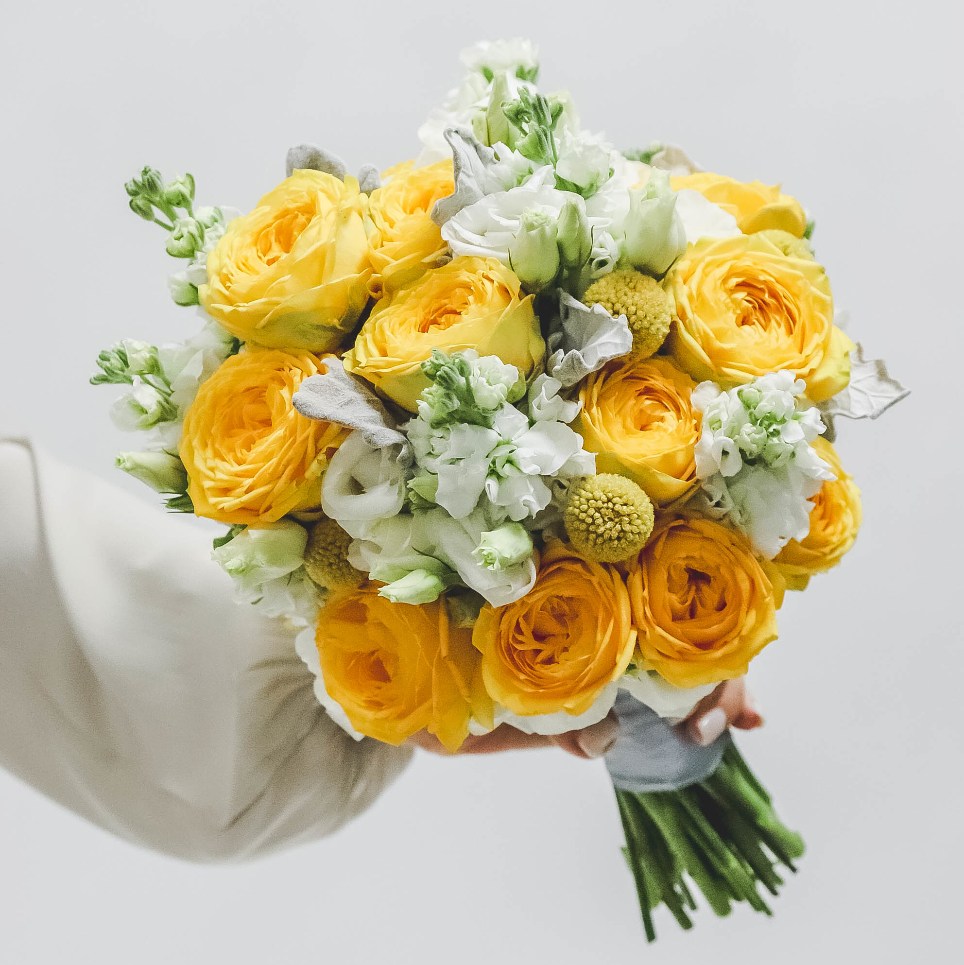 Свадебный букет из роз и маттиолы YELLOW GREY