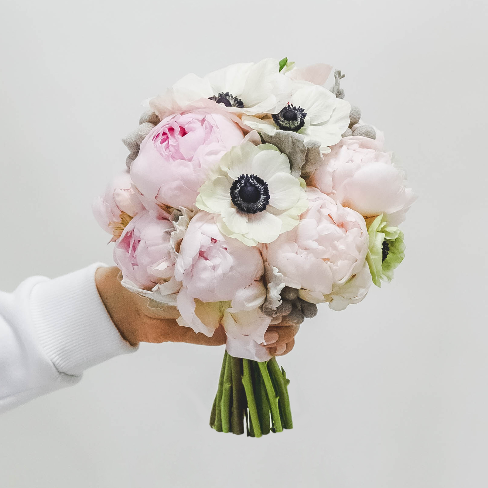 Свадебный букет с анемонами PINK WHITE
