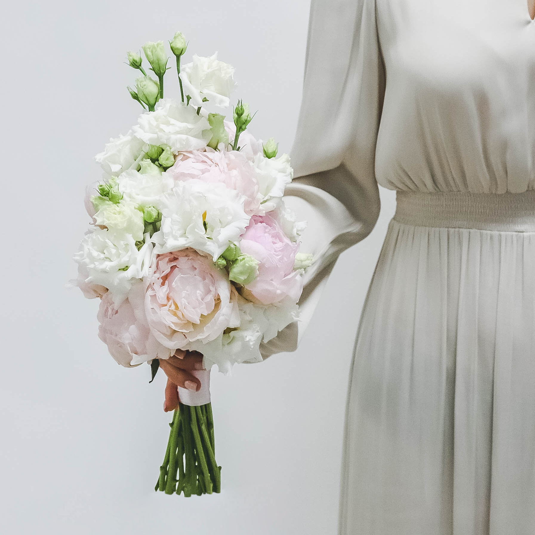 Свадебный букет из пионов и эустомы PINK WHITE