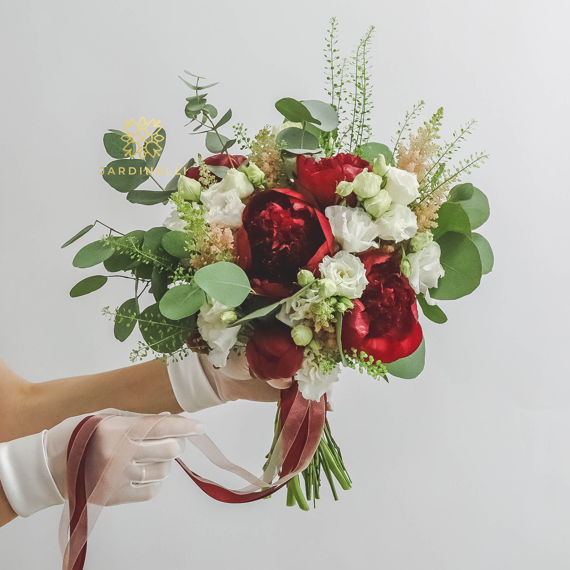 Букет из пионов и эустомы RED SPRING