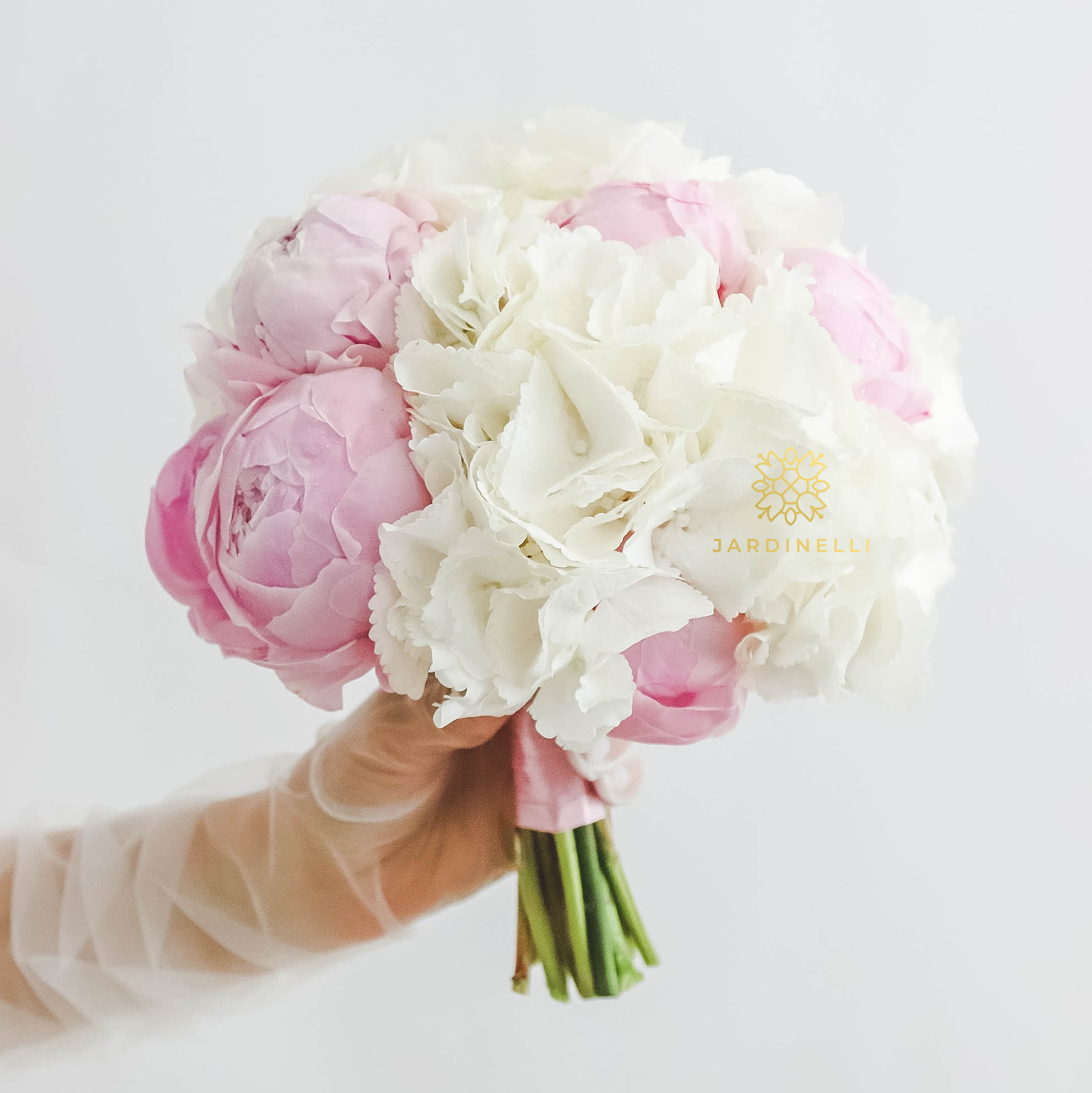 Свадебный букет из гортензий и пионов PINK WHITE