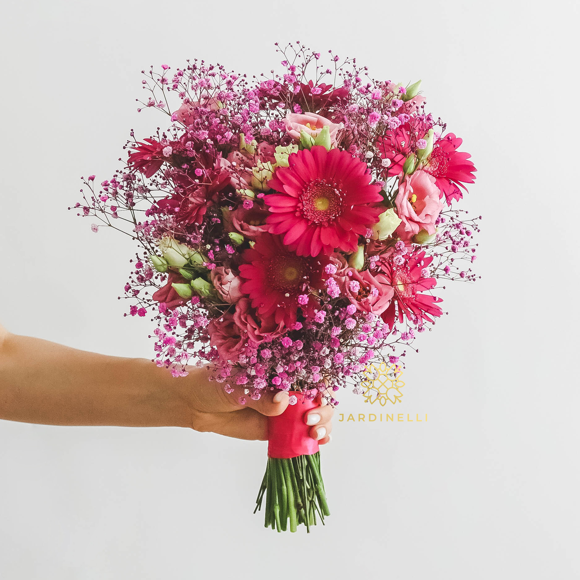 Cвадебный букет из гипсофилы и гербер PINK FUCHSIA