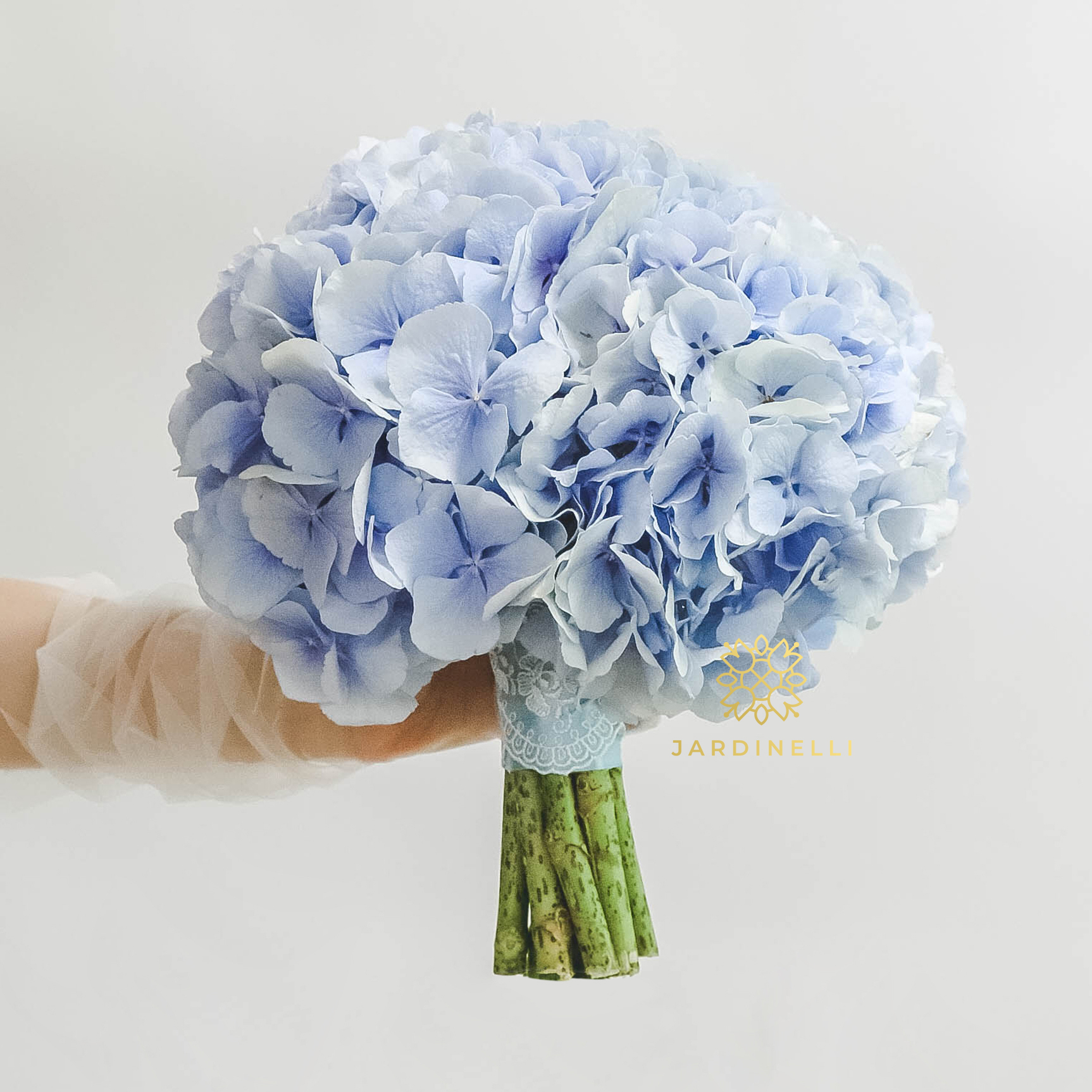 Свадебный букет из голубых гортензий BLUE