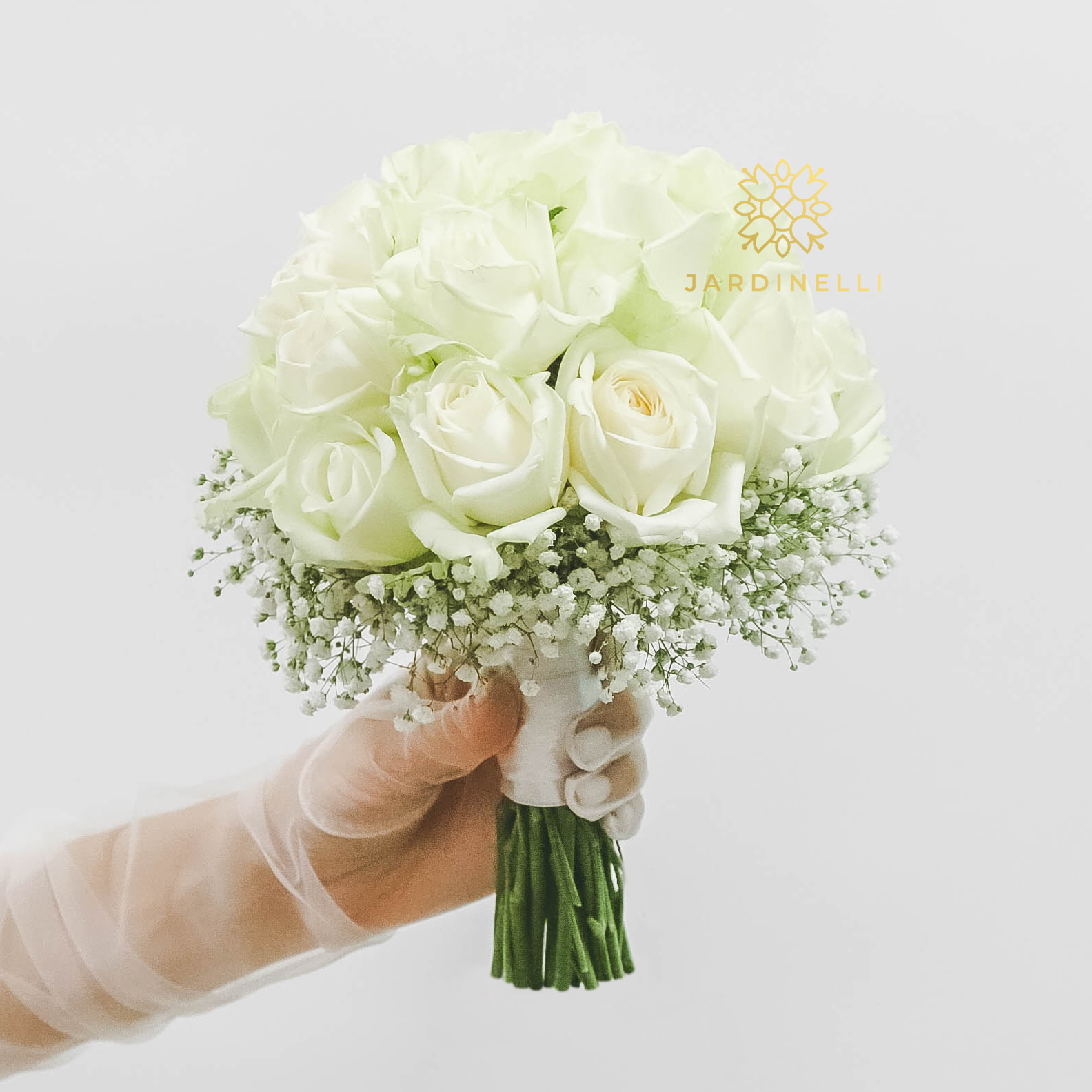 Свадебный букет из роз и гипсофилы WHITE