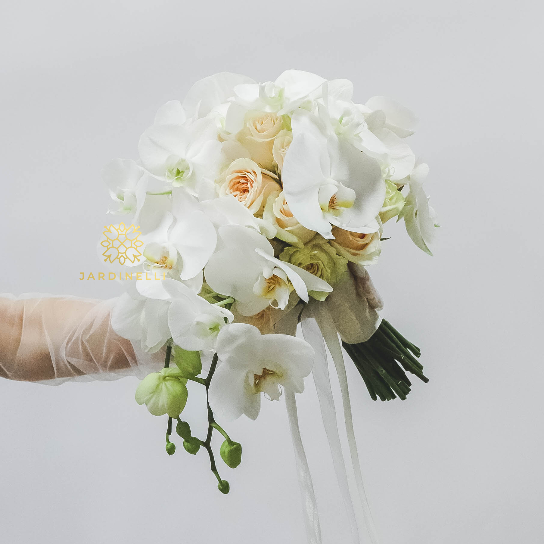 Cвадебный букет из орхидей и роз WHITE APRICOT