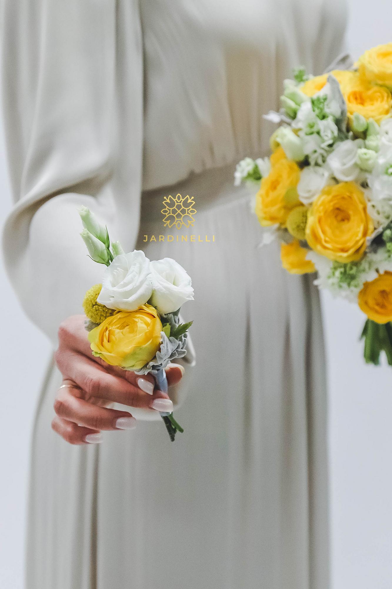 Бутоньерка из цветов для жениха