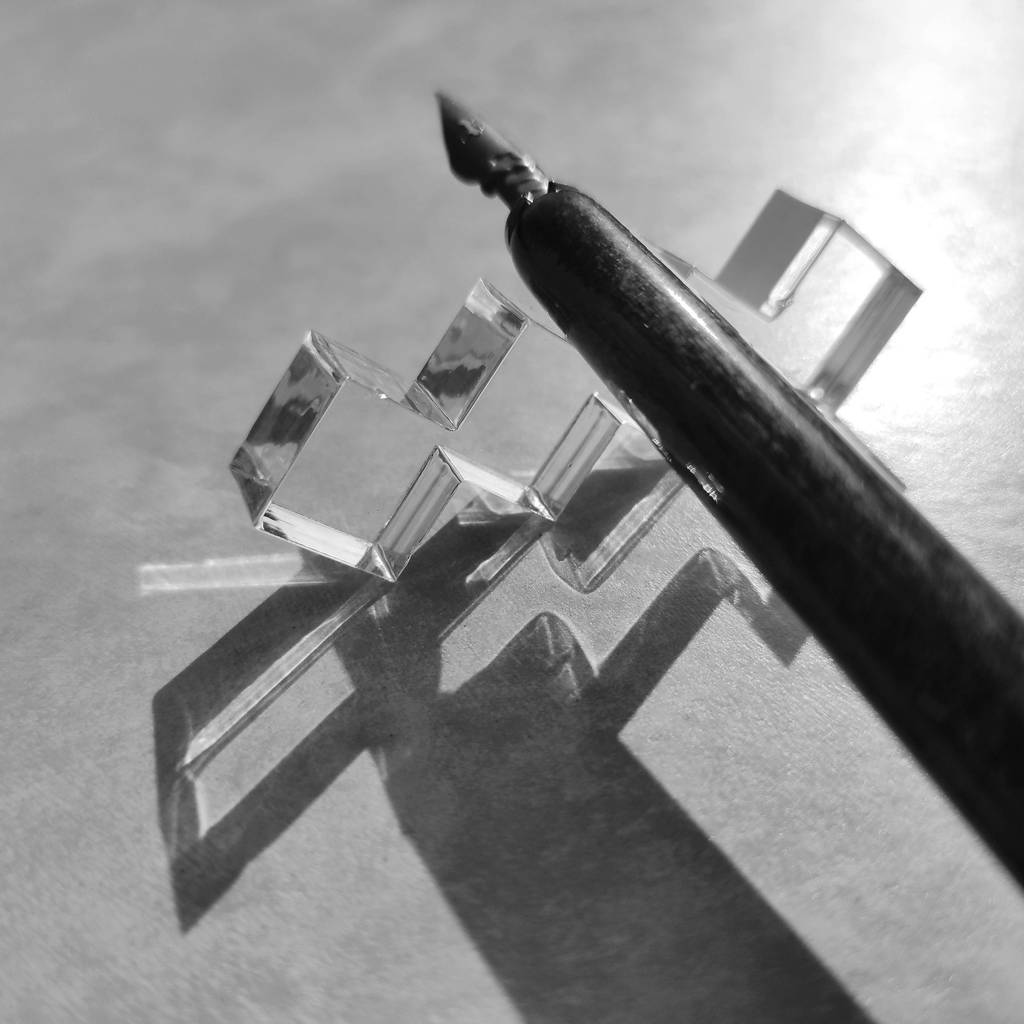 Подставка РОМБ акриловая для кисти или держателя / прозрачная