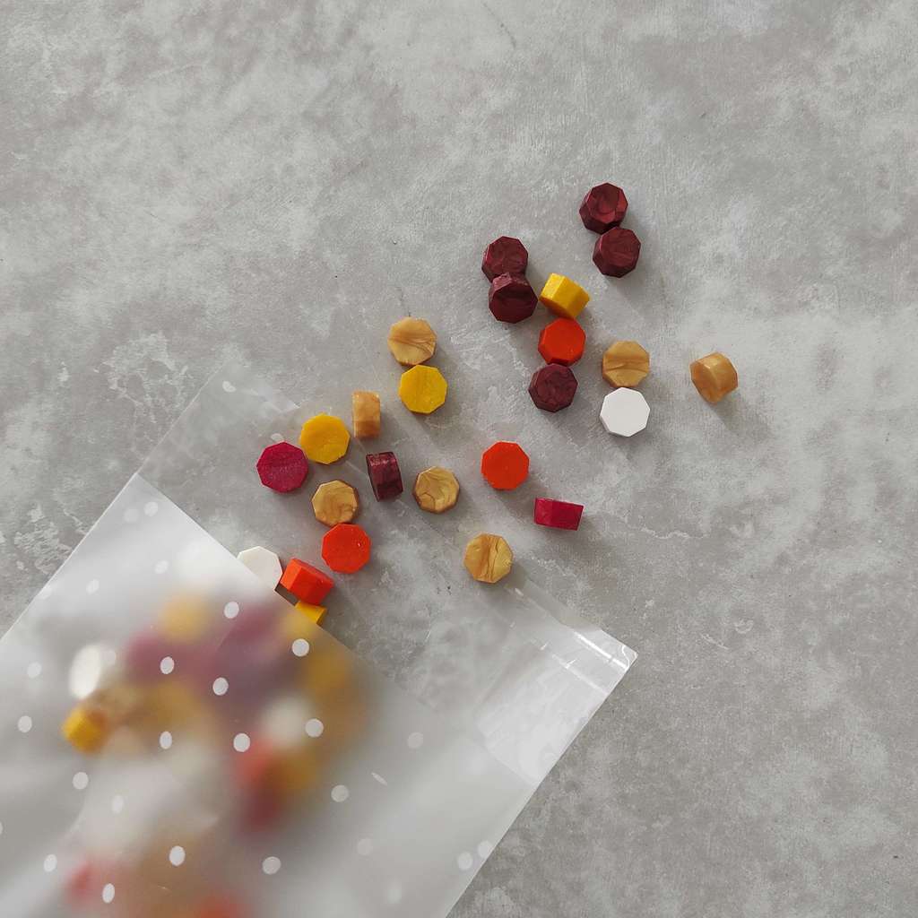 Сургуч в гранулах / красно-золотой