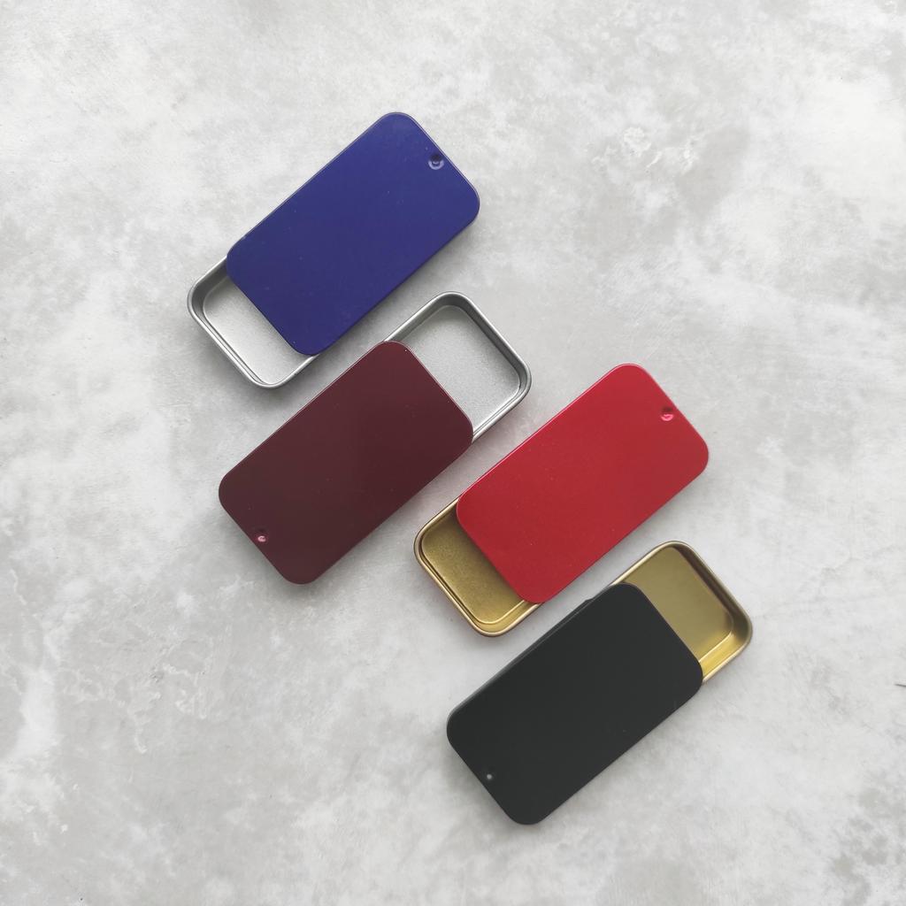 Коробочка жестяная для перьев с выдвижной крышкой / темный цвет