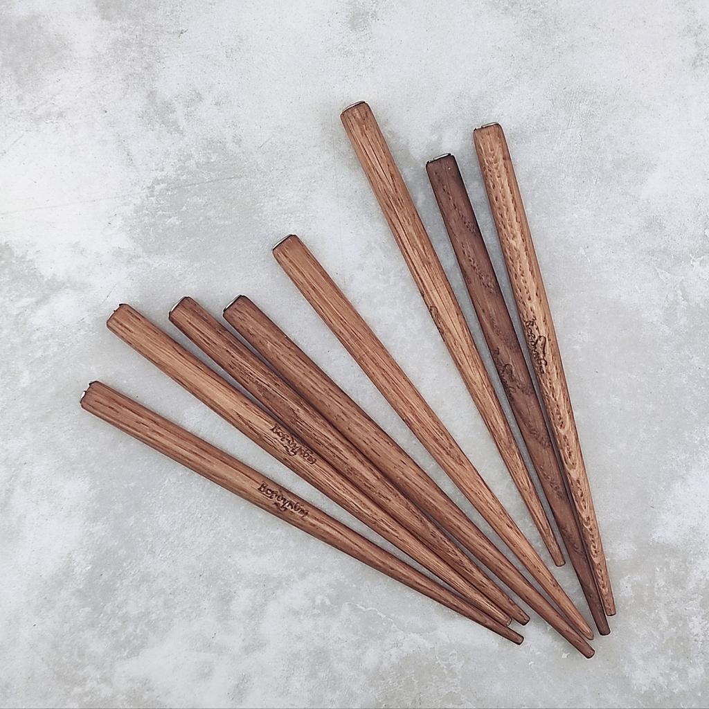 прямой держатель "дуб-все буквы" / дерево+металл