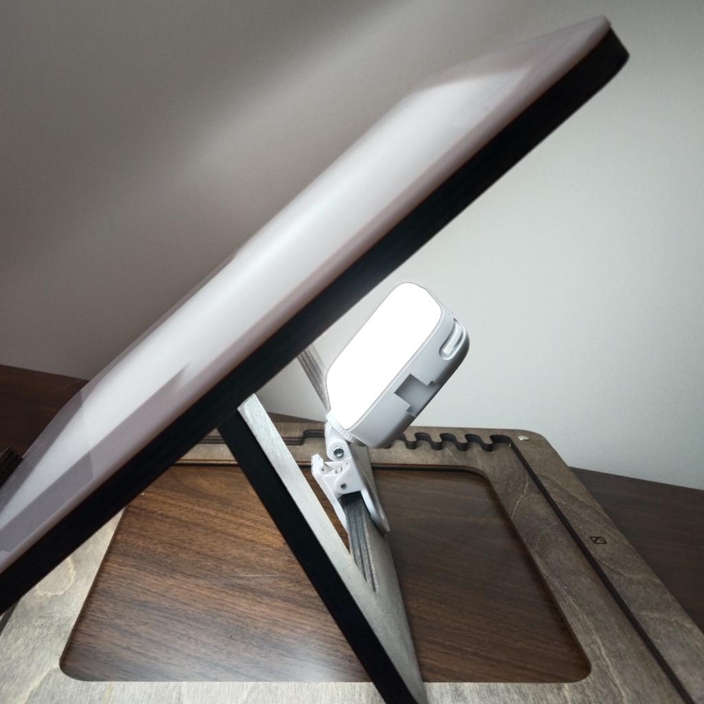 Автономный светодиодный светильник для конторки "Квадро"