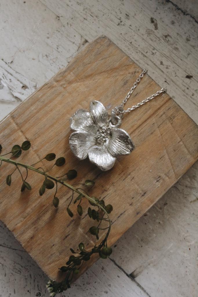 Подвеска Крупный цветок