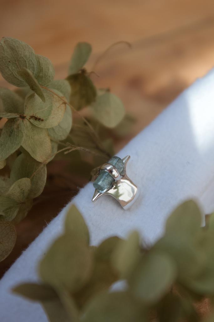 Кафф с кристаллом