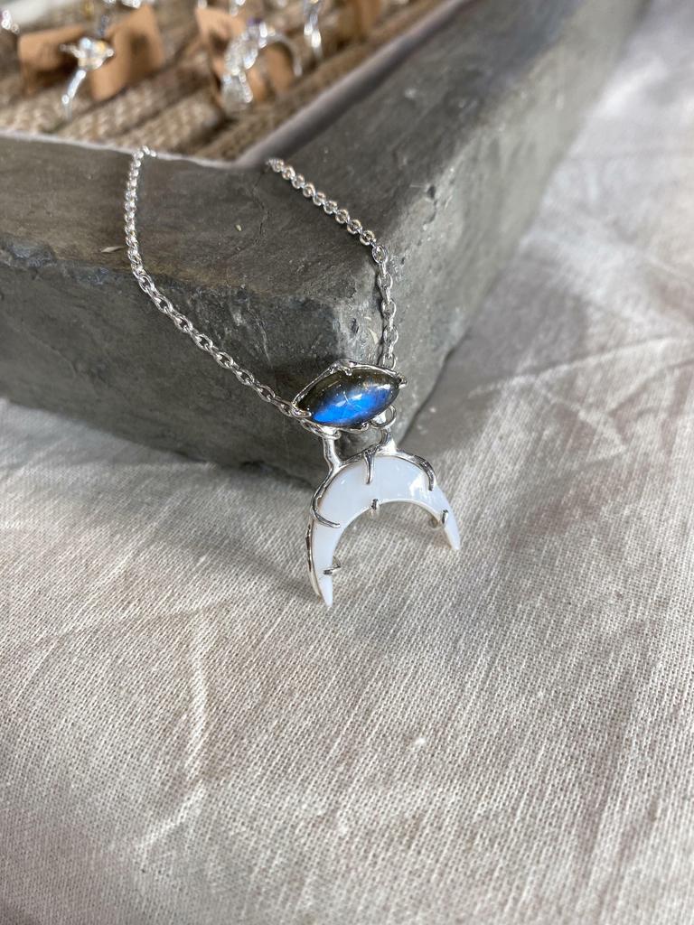 Двойная подвеска с перламутровым месяцем