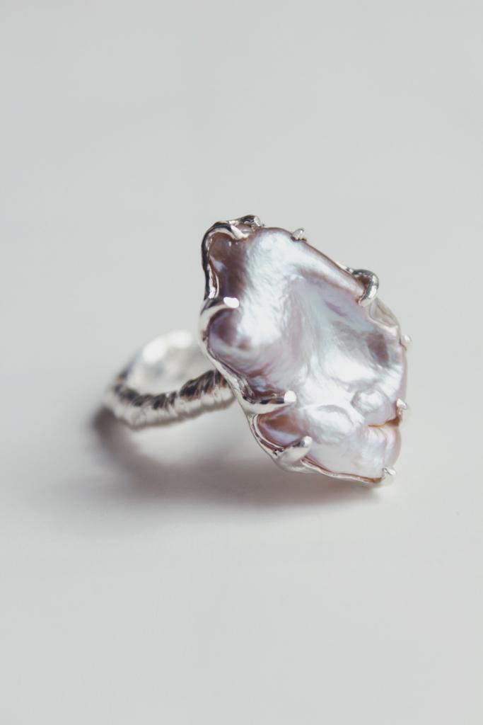 Кольцо с крупным жемчугом суфле