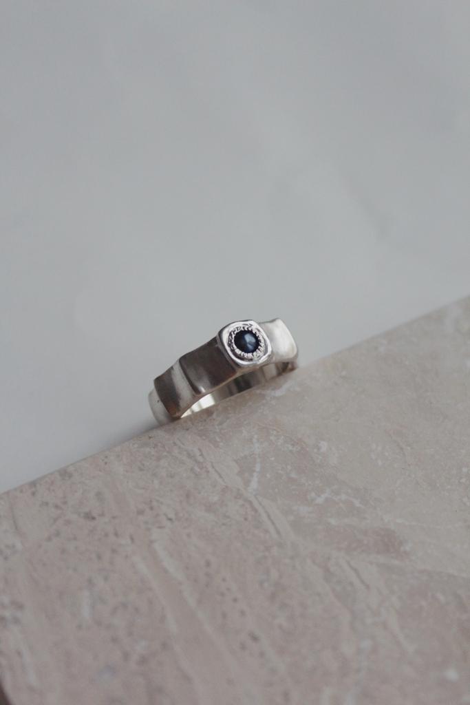 Кольцо Колонна