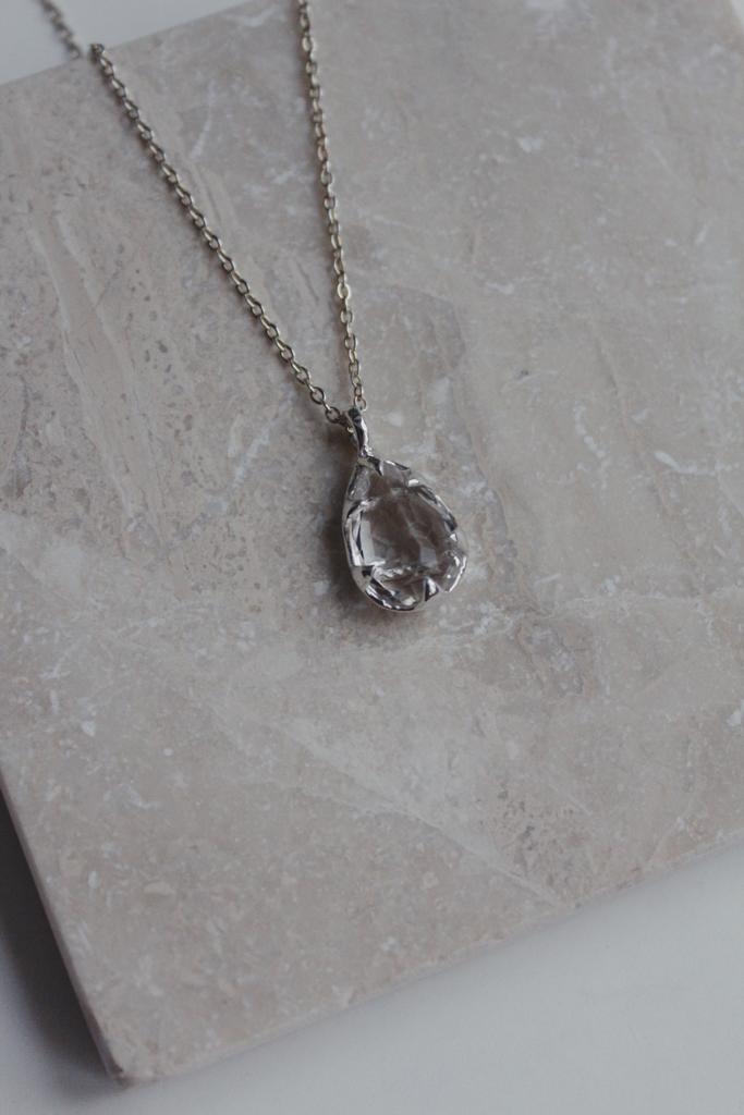 Подвеска с граненым горным хрусталем