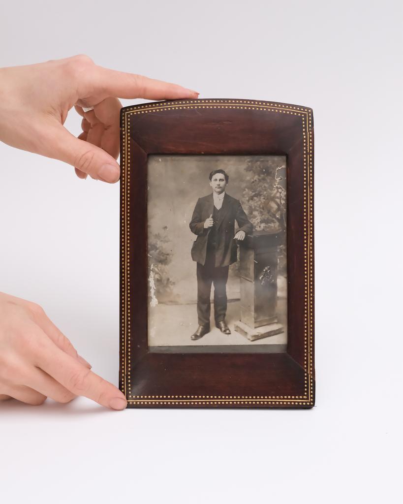 Деревянная рамка для фото с золочением