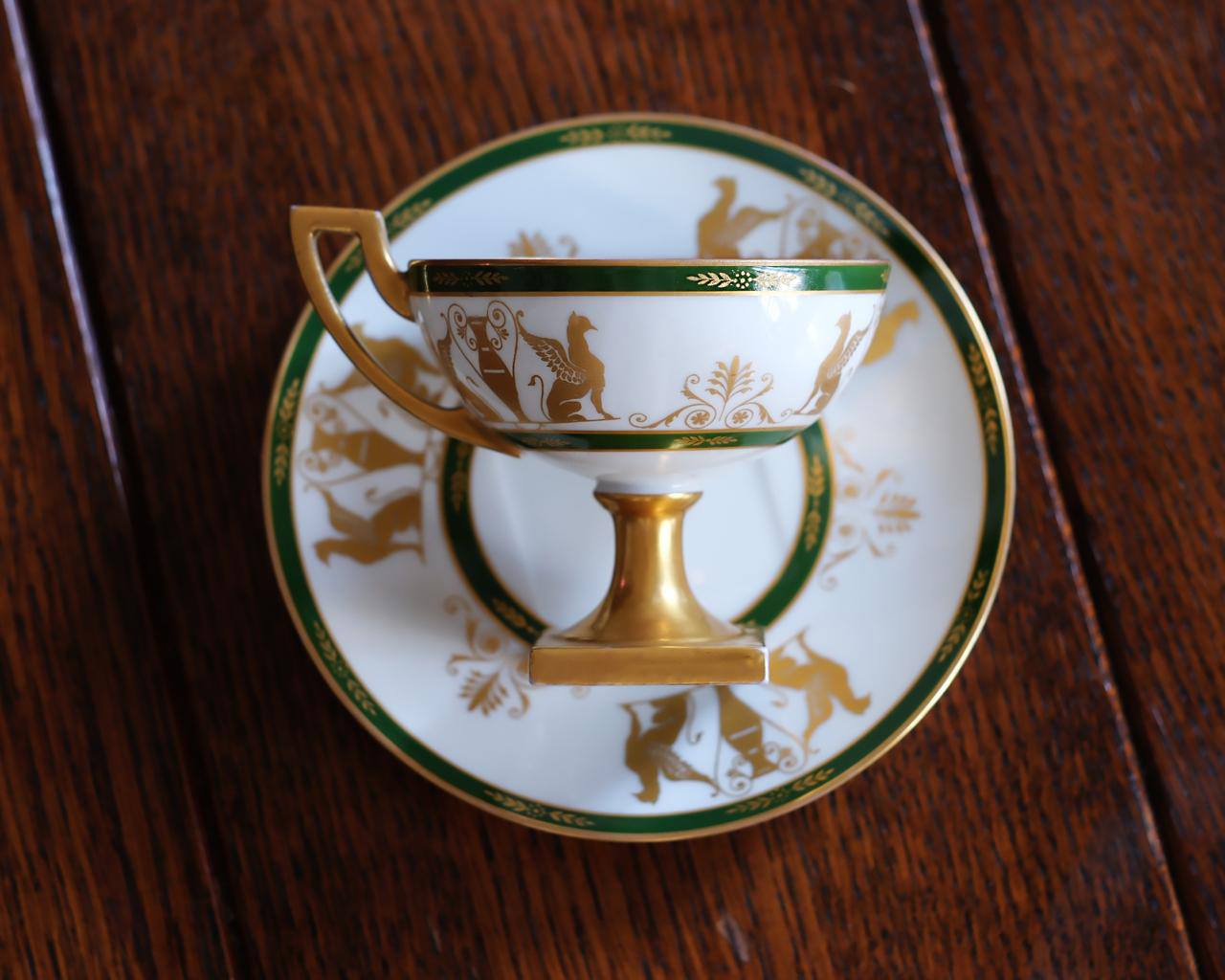 Кофейная пара с золотыми грифонами