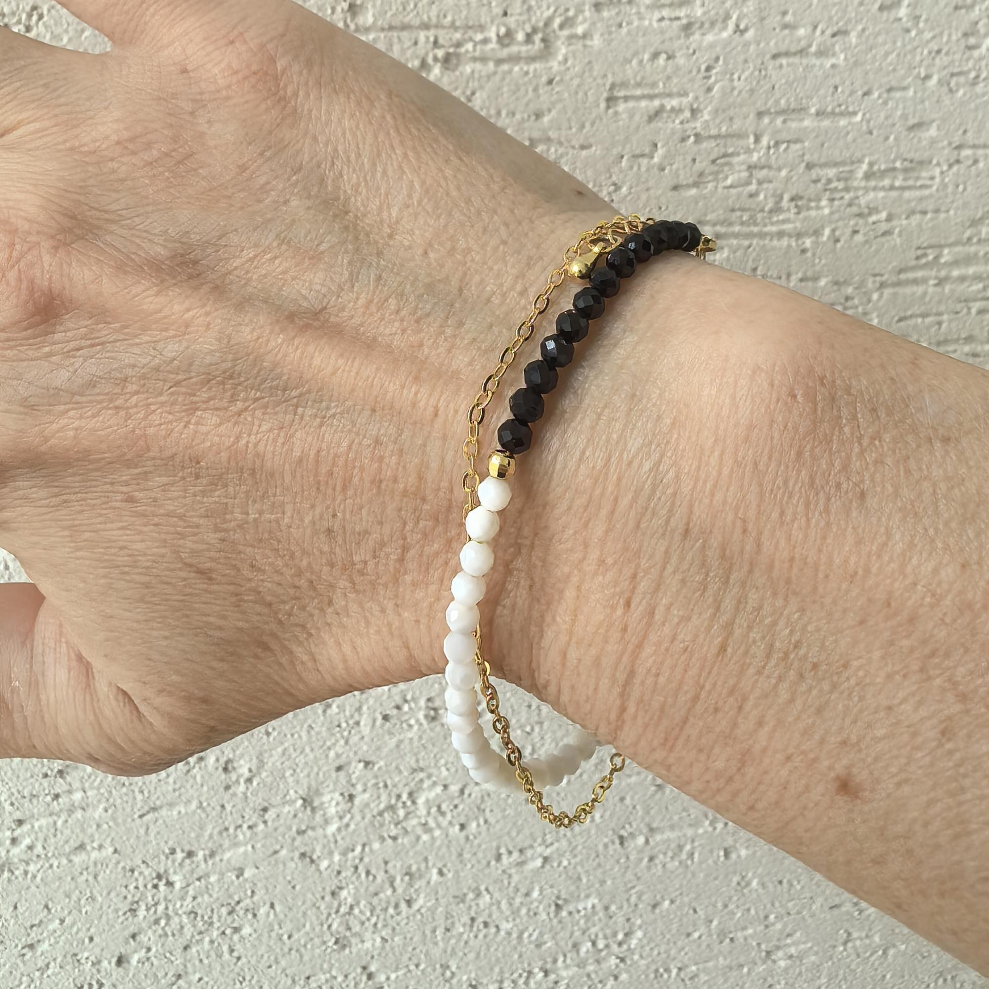 Черно-белый браслет
