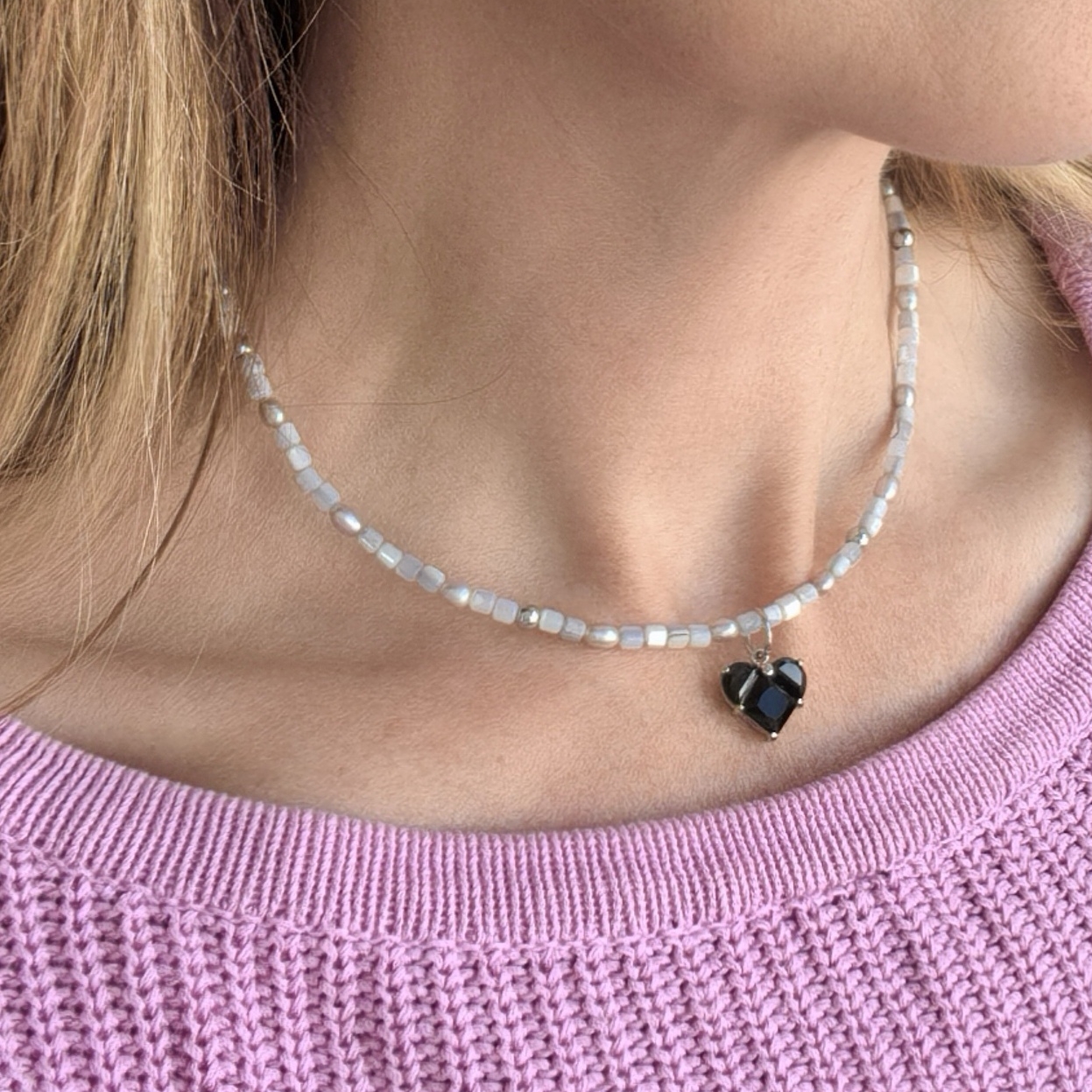 Чокер с жемчугом и перламутром