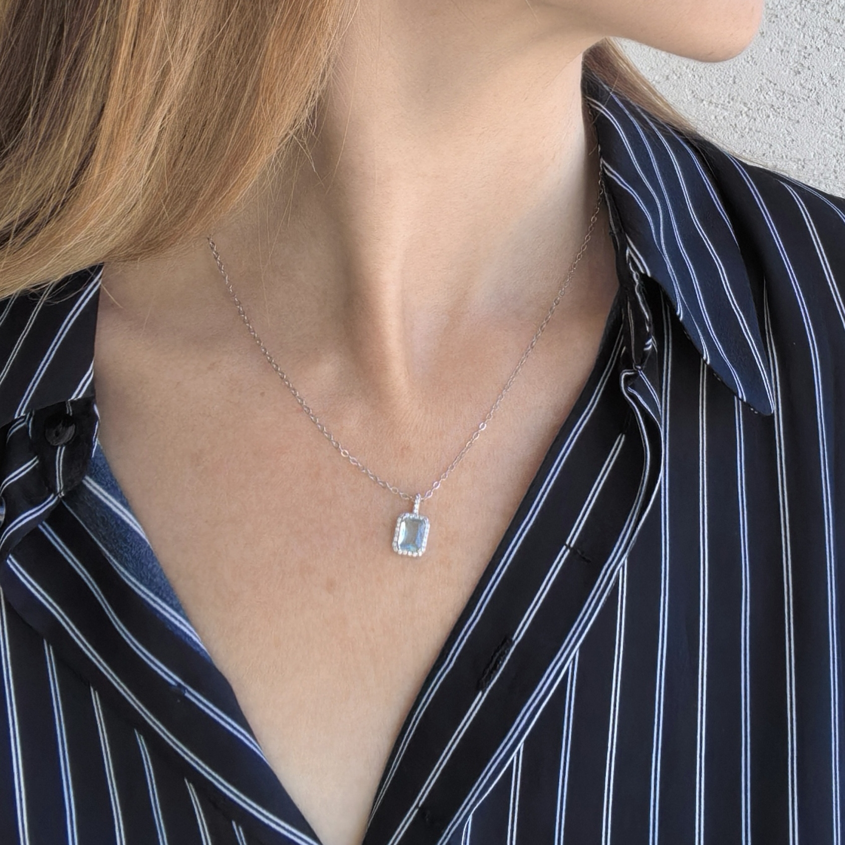 Колье с кристаллом