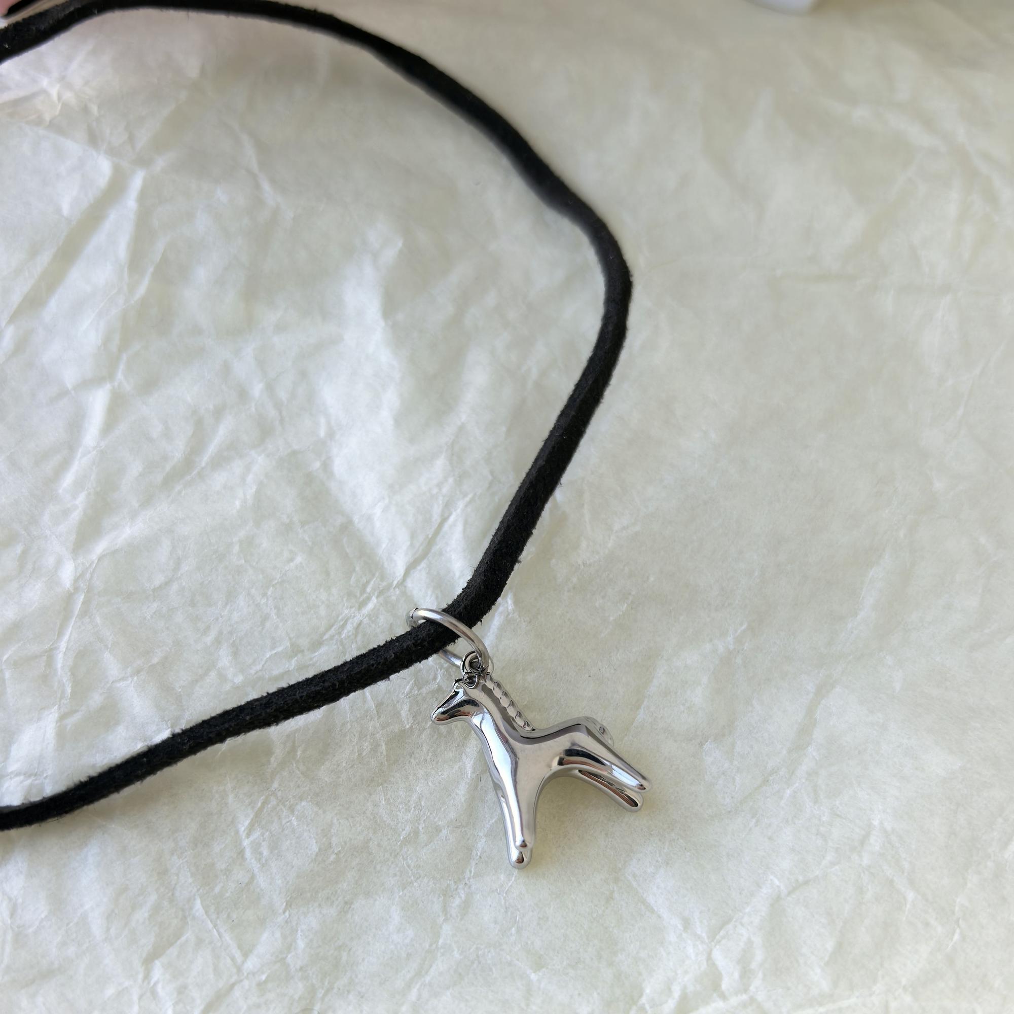 Колье на шнурке Лошадь