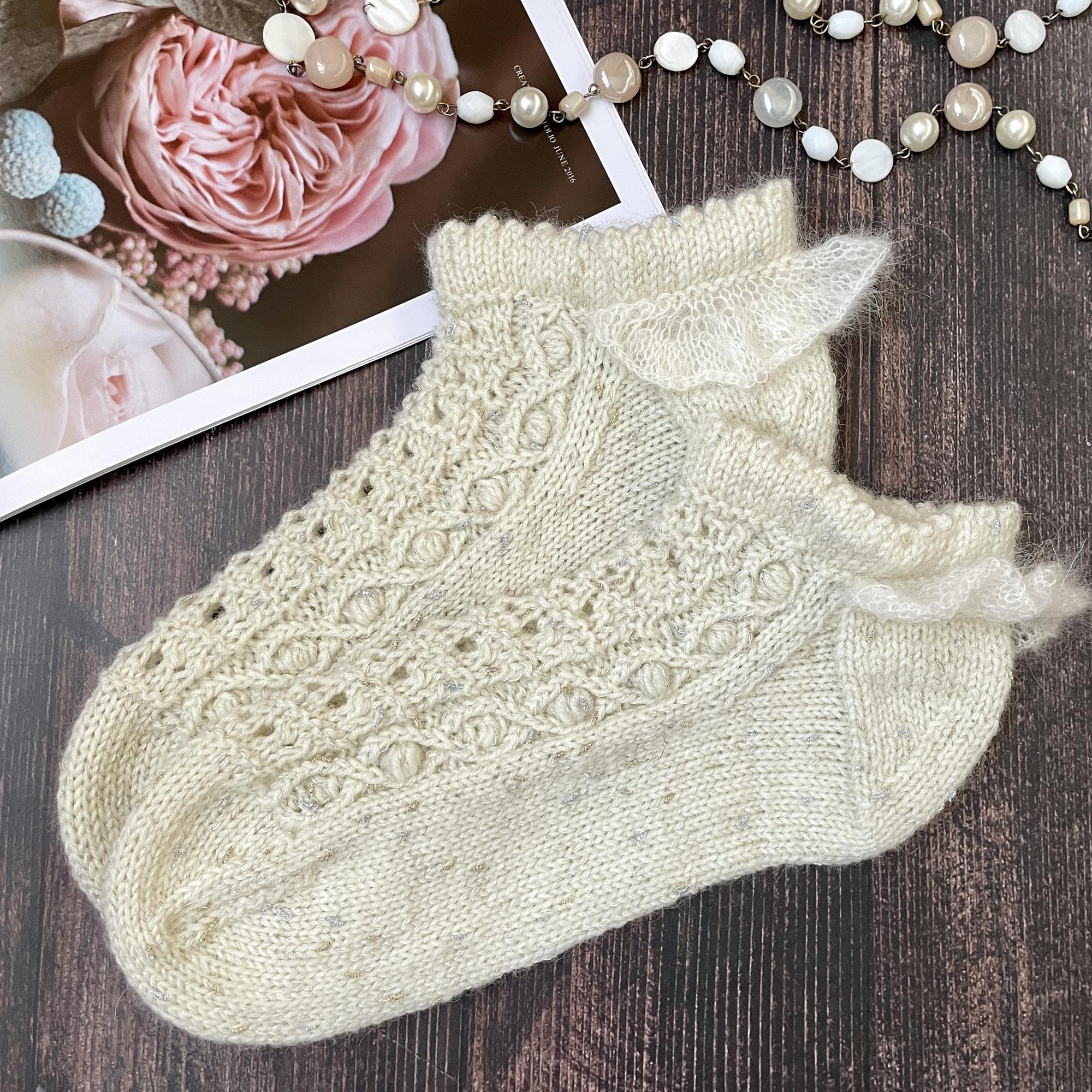Pearl lace socks - описание вязания
