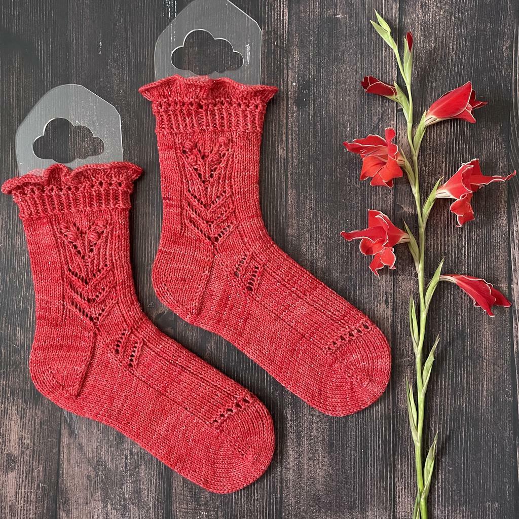 Носки "Аленький цветочек" - описание вязания