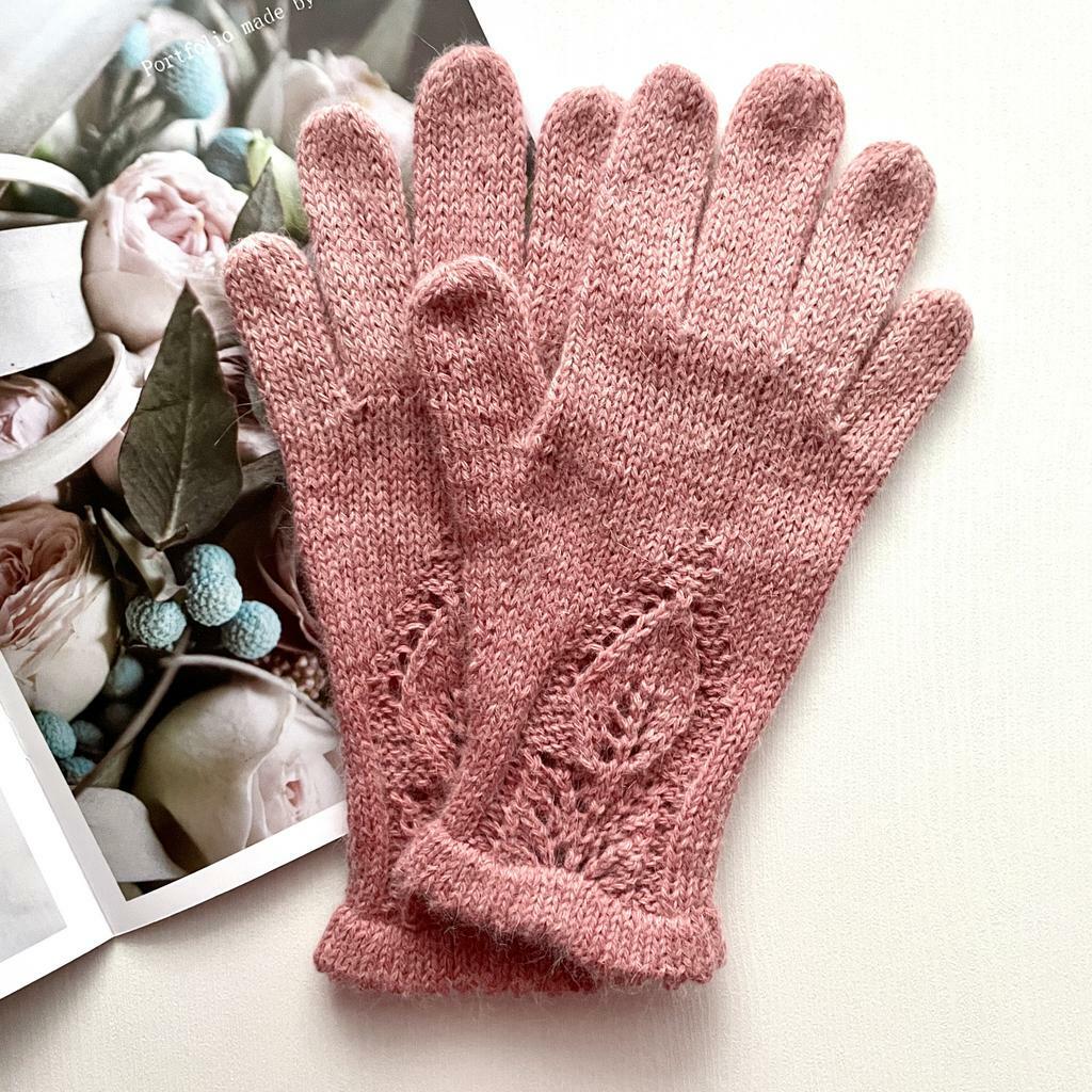 Перчатки "Аленький цветочек" - описание вязания