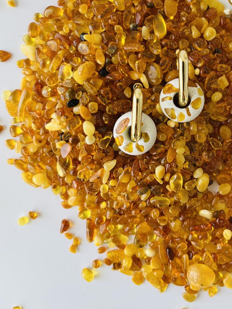 Белый бетон + янтарь