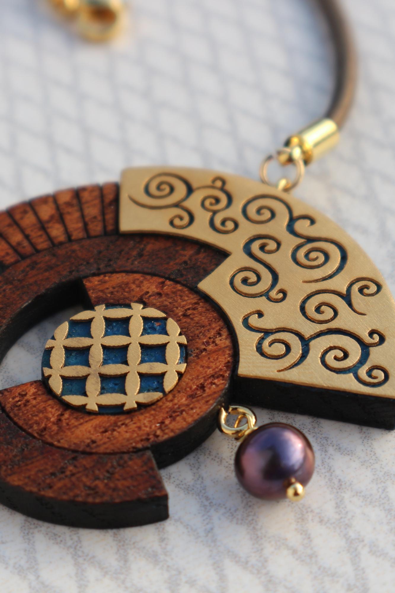 Колье с черной жемчужинй