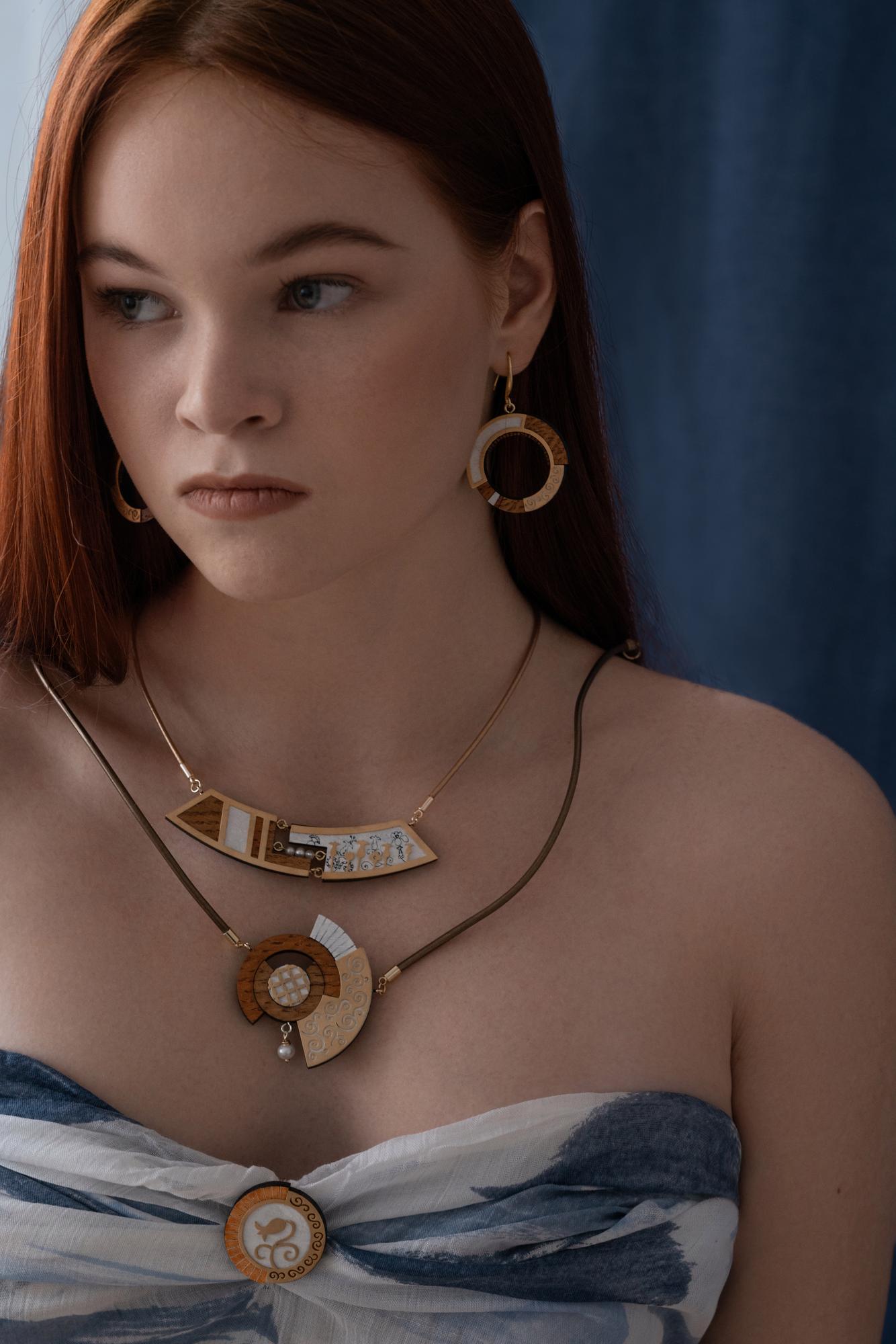 Колье с белой жемчужиной