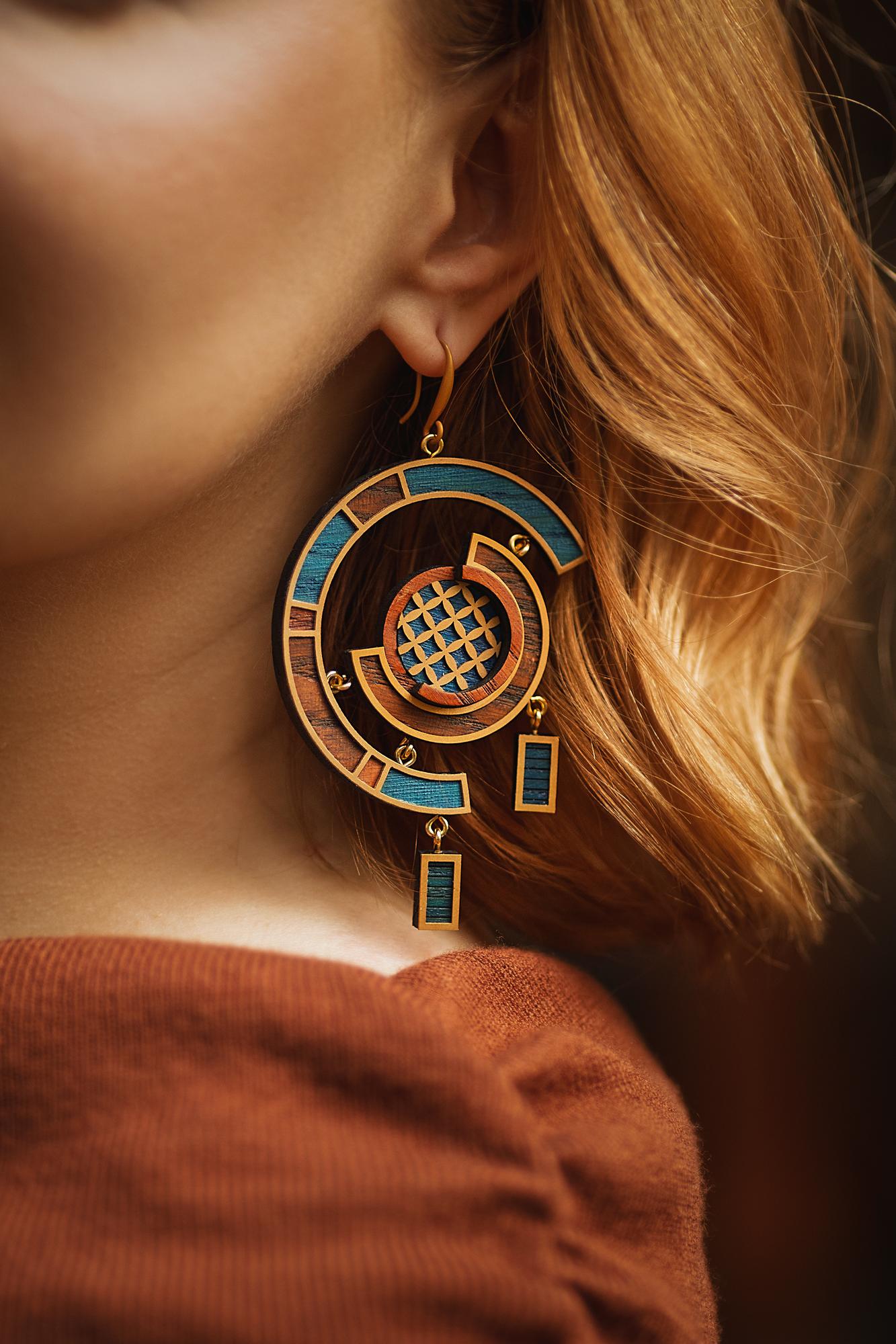 Объемные асимметричные серьги синие