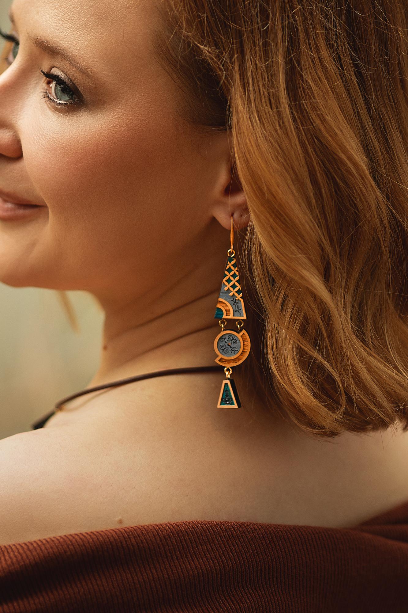 Длинные асимметричные серьги джинс