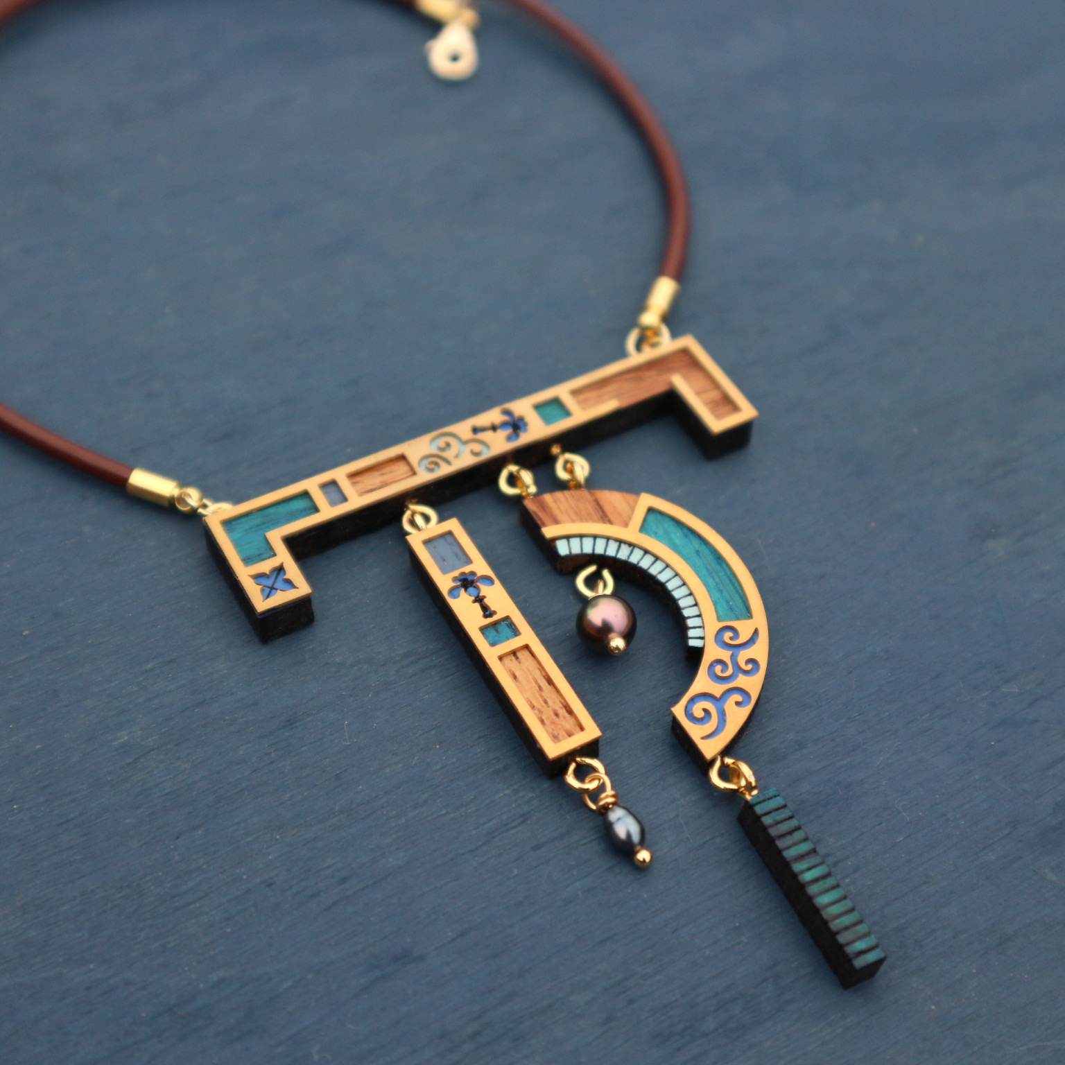 Колье из дуба и позолоченной латуни №3