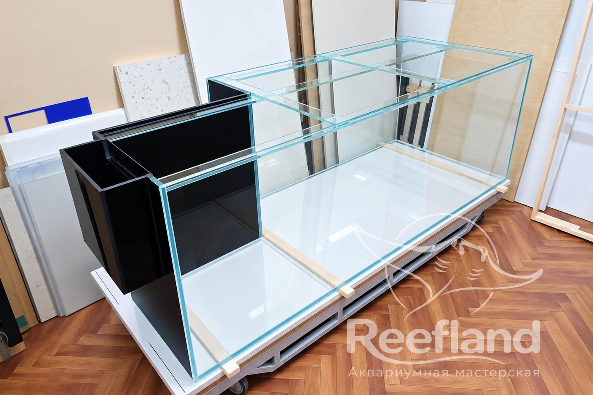 Аквариум 2000×800×700 мм из Optiwhite с боковой переливной шахтой