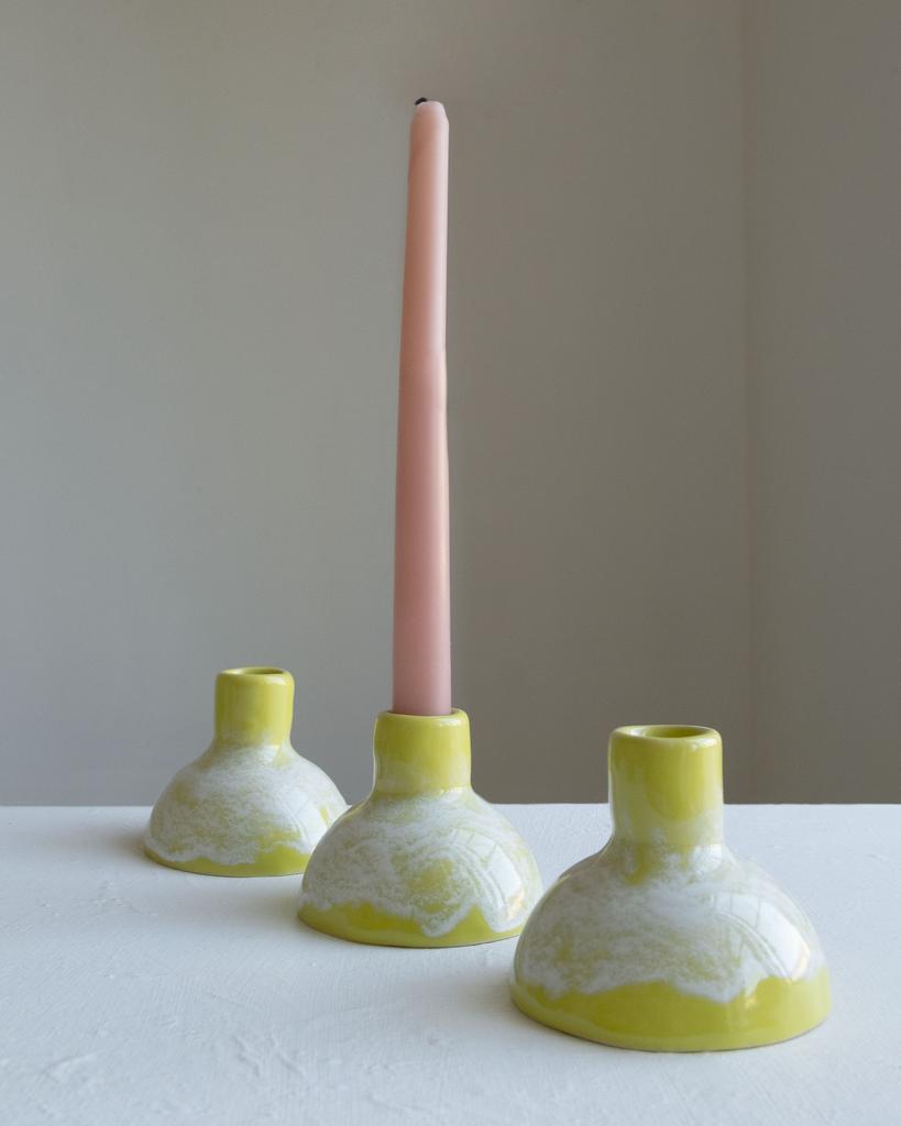 яркие лимонные подсвечники
