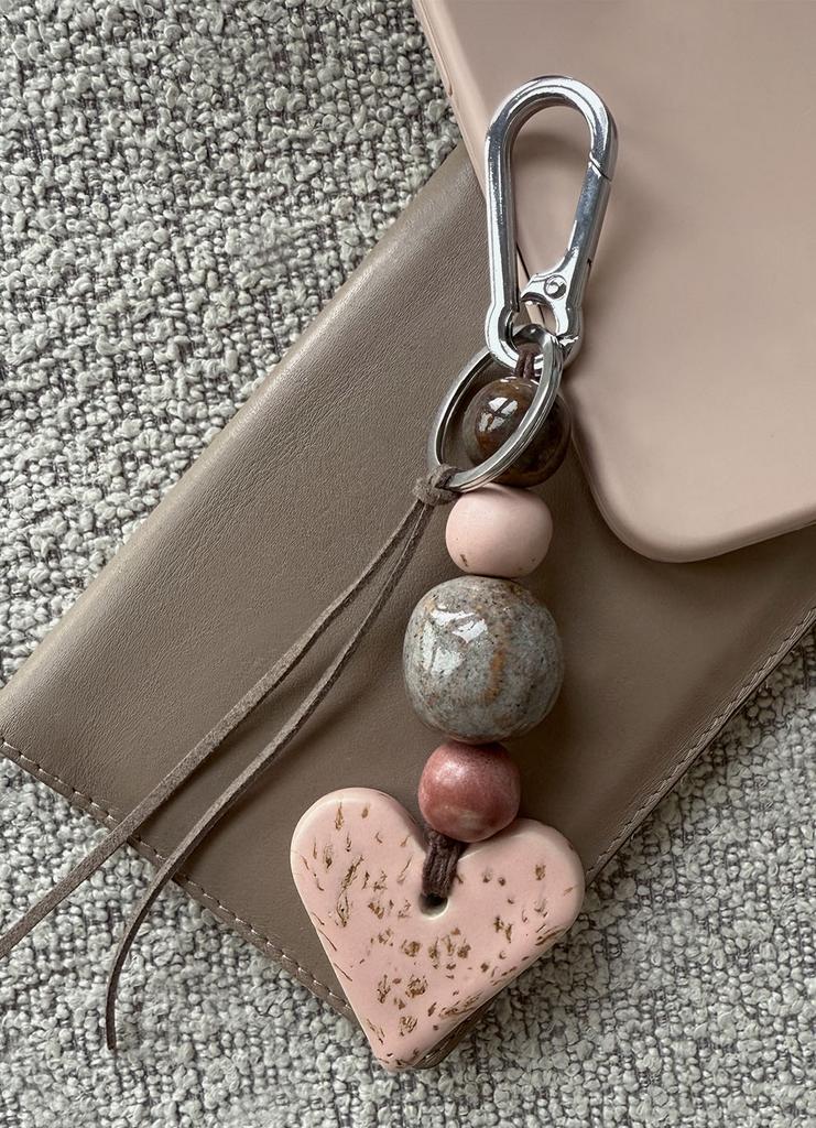 Обвес из керамических бусин с бусиной сердце Очертания