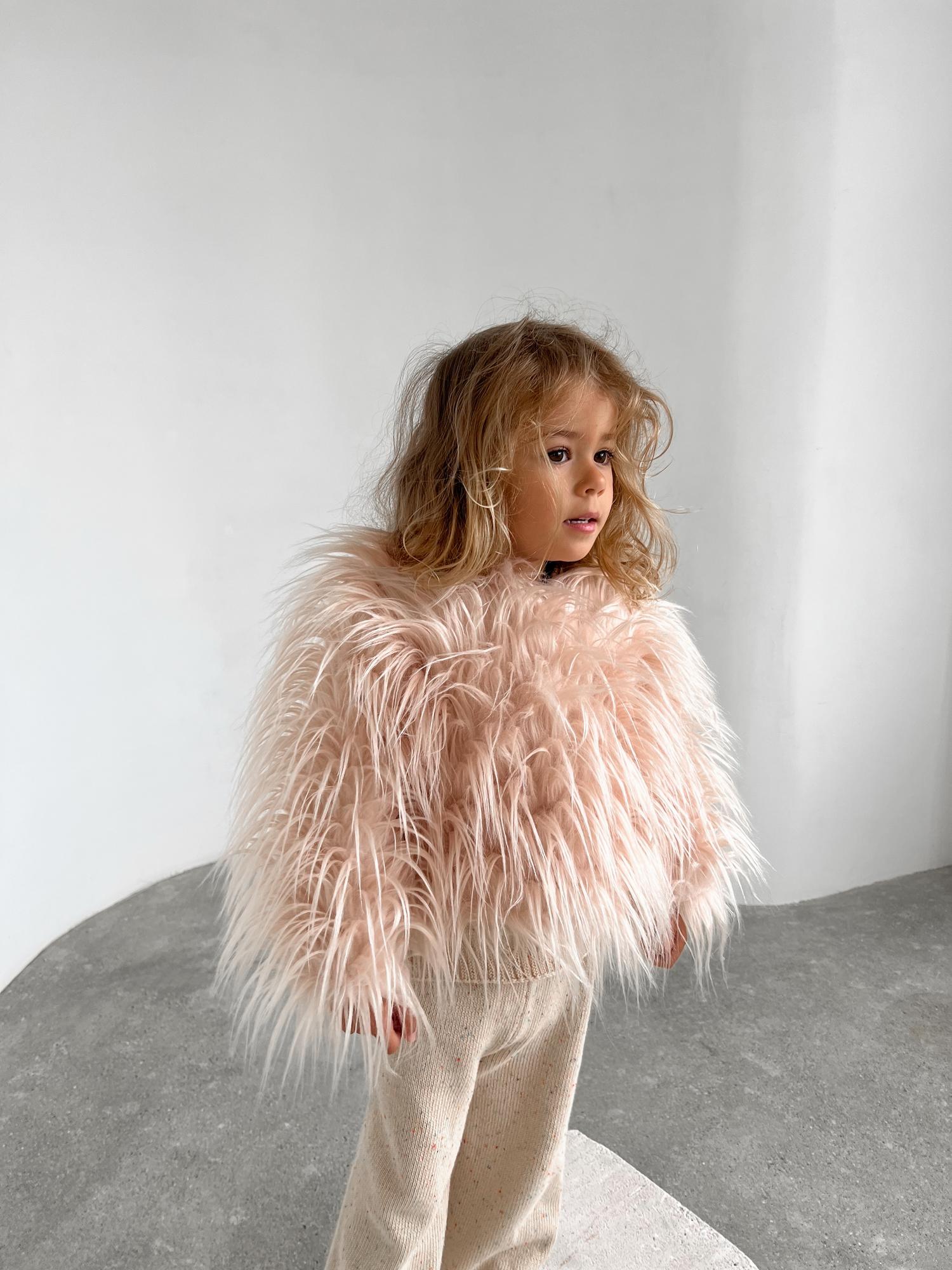 Шубка из эко-меха бежевая