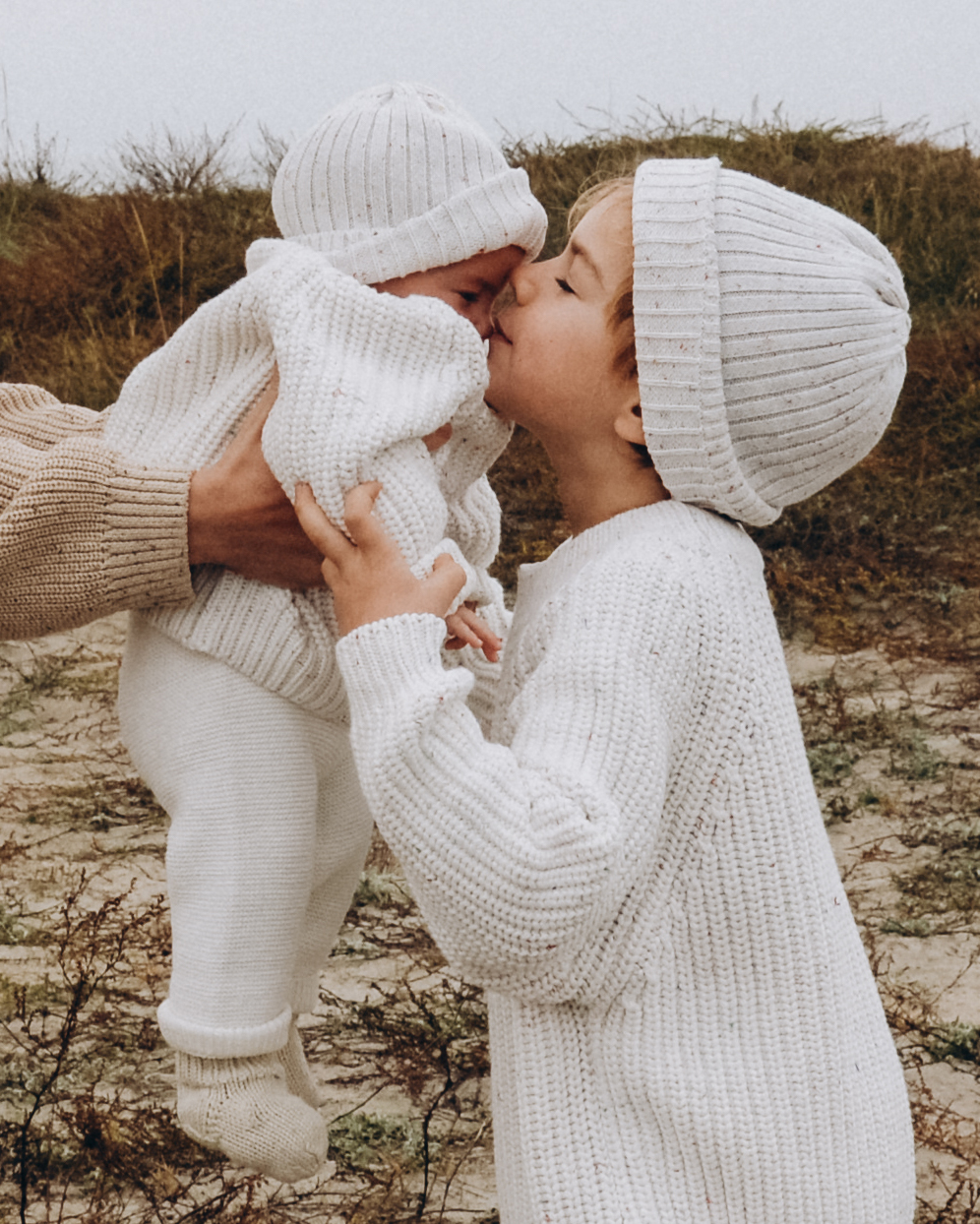 Свитер молочный конфетти