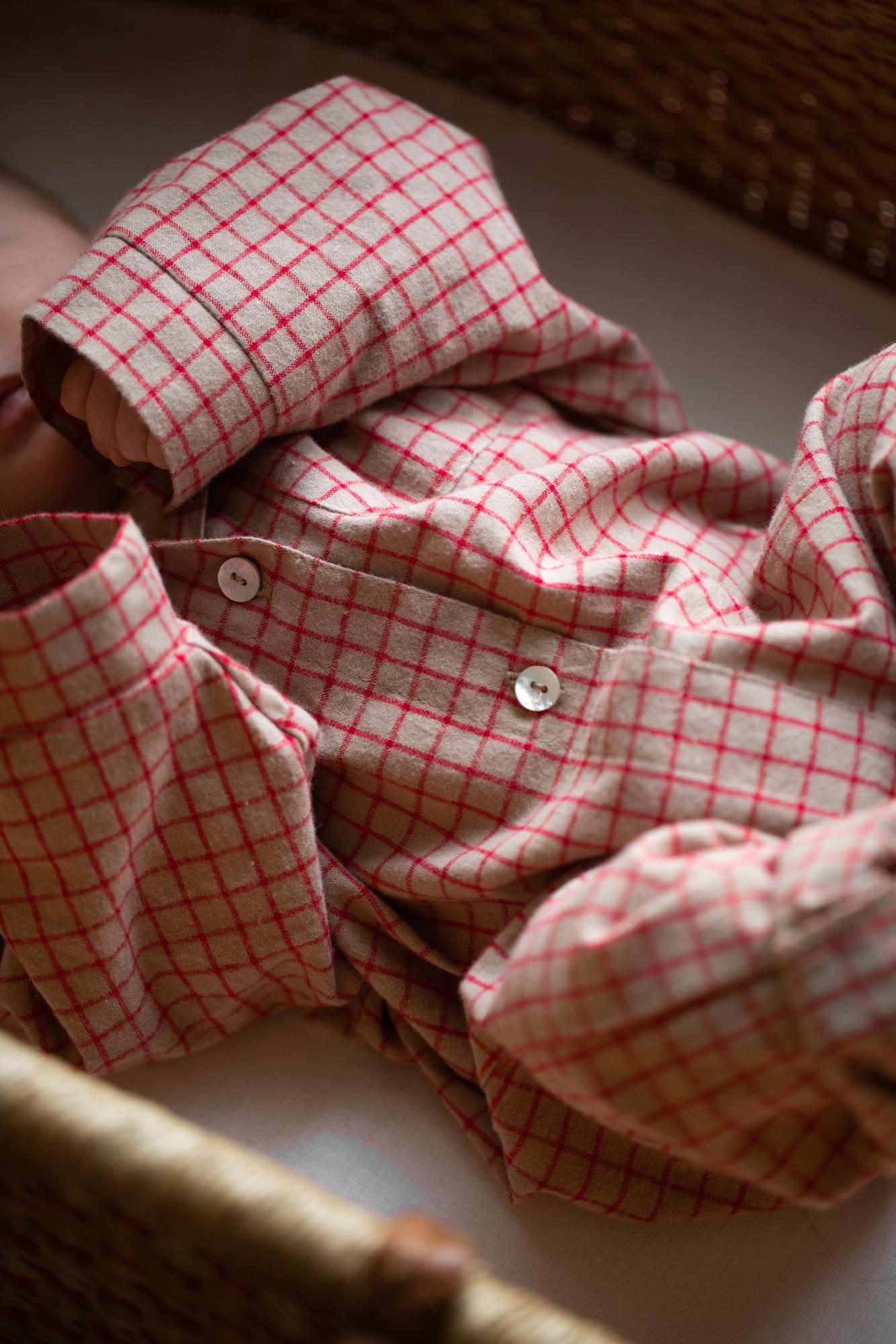 Комбинезон бежевый в красную клетку