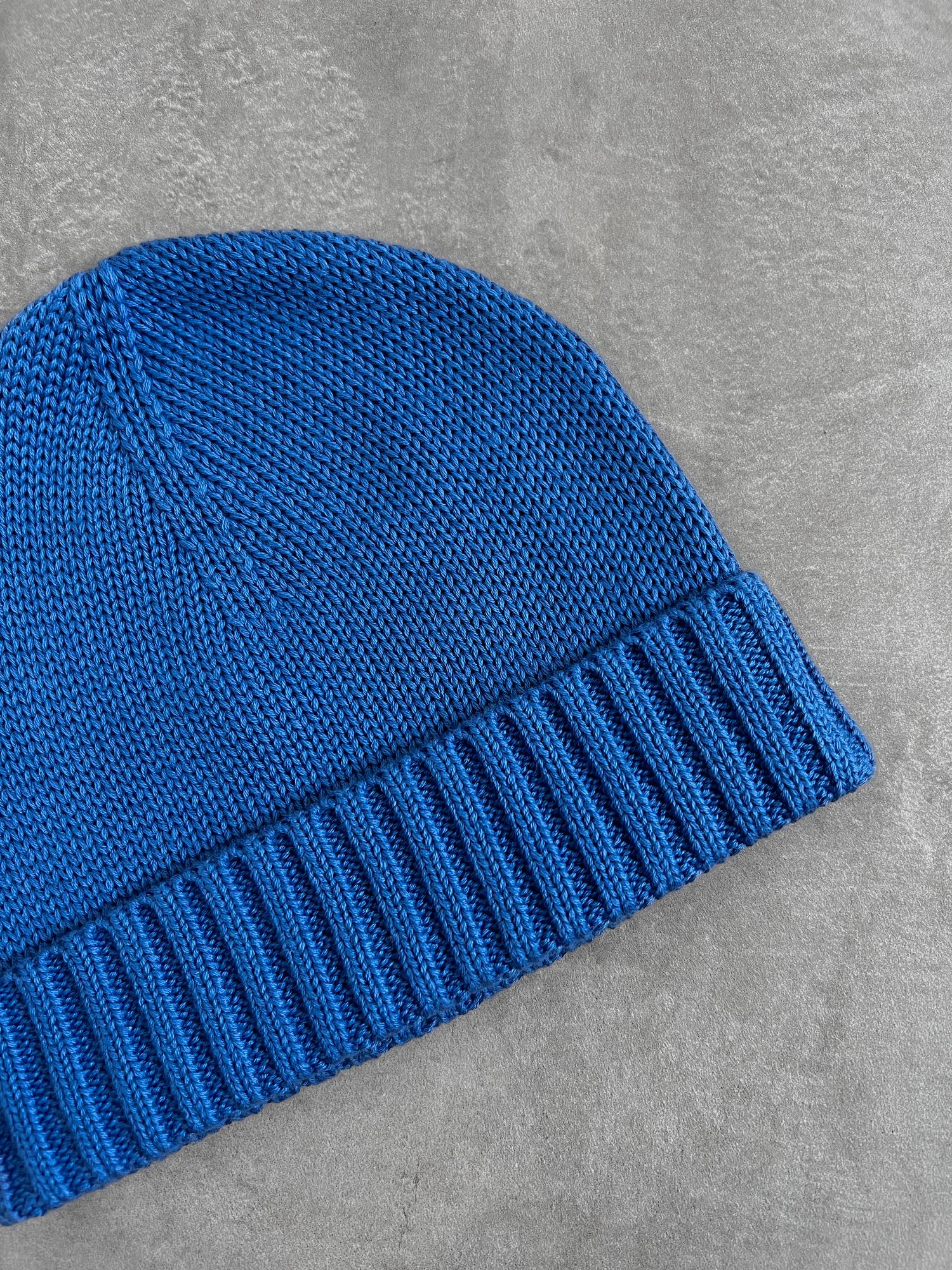 Шапка синяя