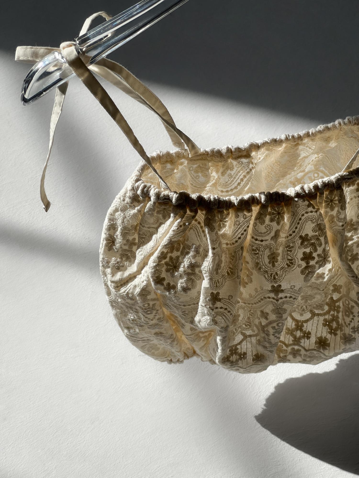 Кроп-топ на завязках