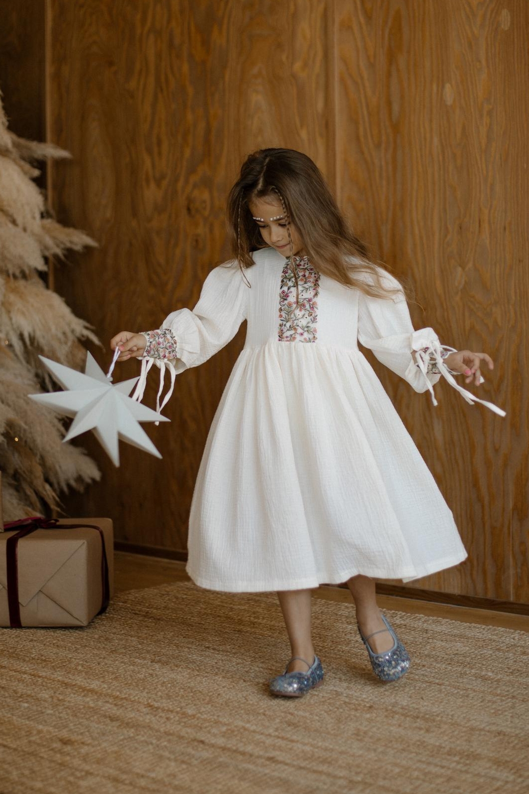 Платье Mishelle молочное с вышивкой