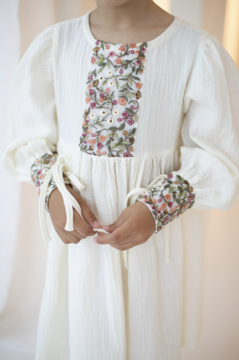 Платье Mishelle молочное с вышивкой