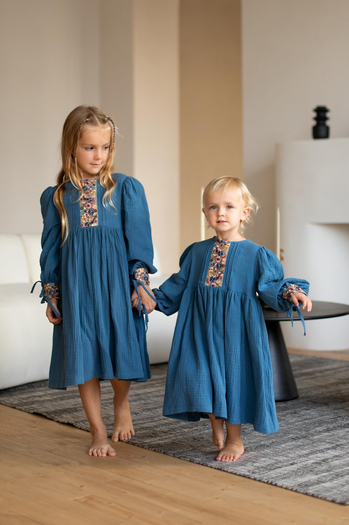 Платье Mishelle с вышивкой голубика