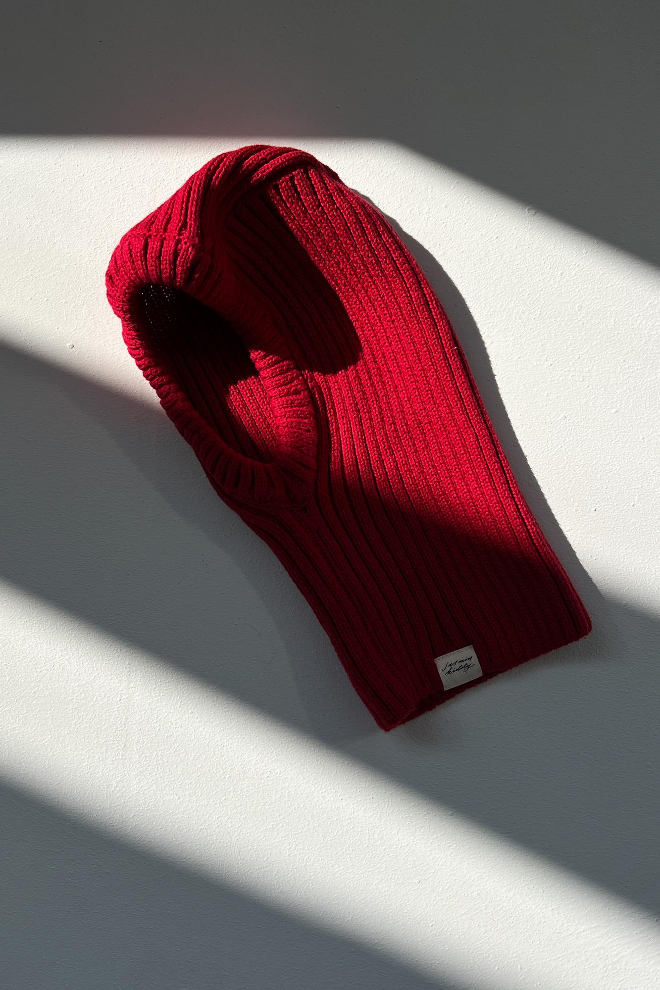 Балаклава алая